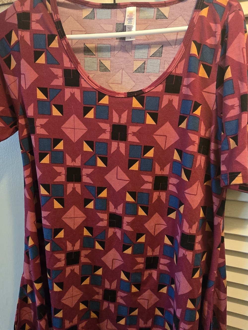 LuLaRoe Geometric Scoop Neck Tunic in Magenta, Blue & Yellow